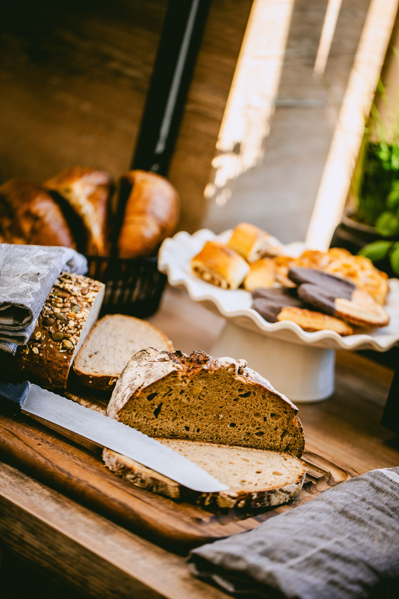 Frisches Brot vom Frühstücksbuffet