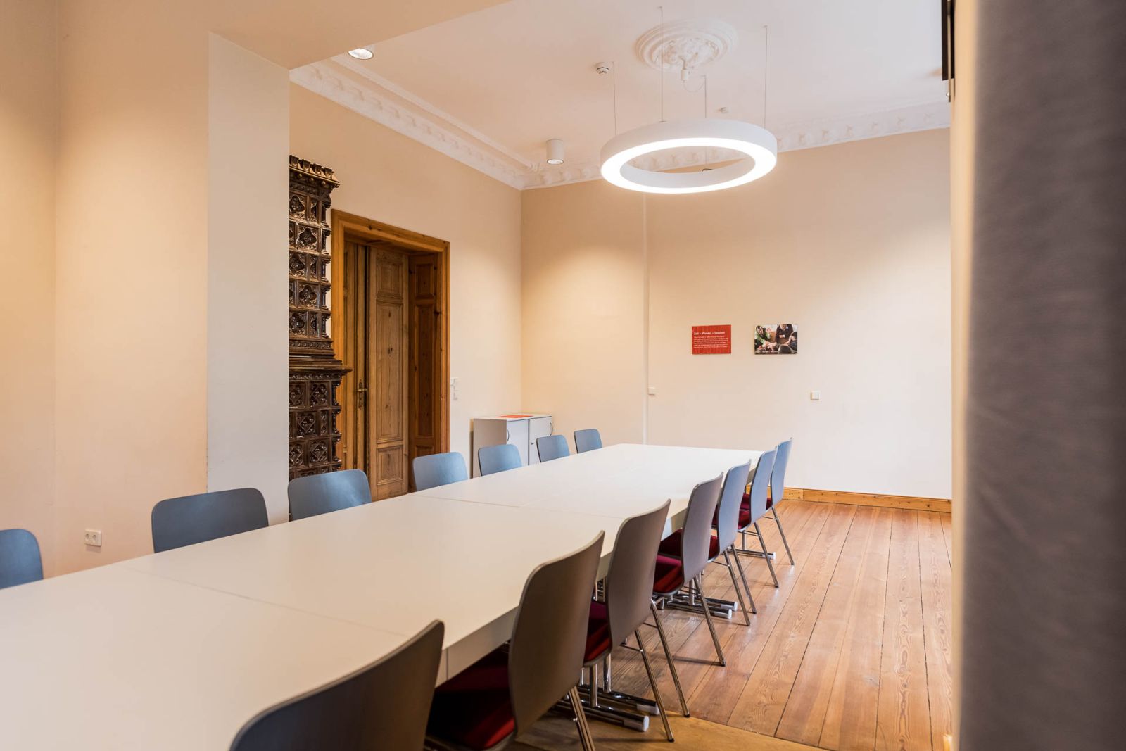 Tagungsraum Gesamtblock mit Sitzpl&auml;tzen f&uuml;r 20 Personen