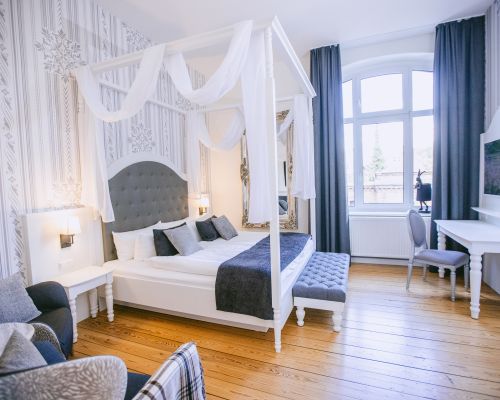 Bright Comfort Room at the Johanniterhaus with a spacious feel